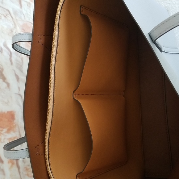 NWOT Tory Burch Perry Triple Compartment Leather Tote - Picture 10 of 12